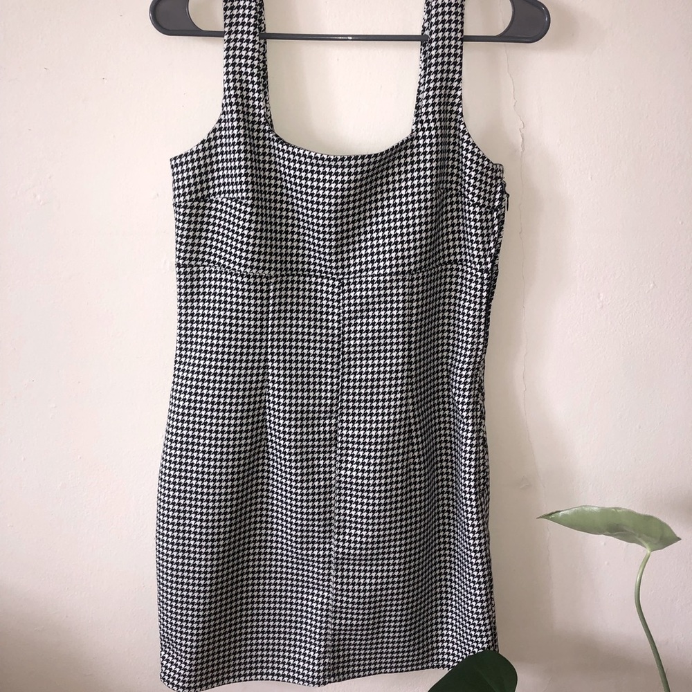 NWOT H&M houndstooth mini dress, Small